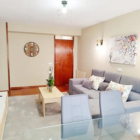 Piso Plaza Roja Centro Zona Nueva アパート *